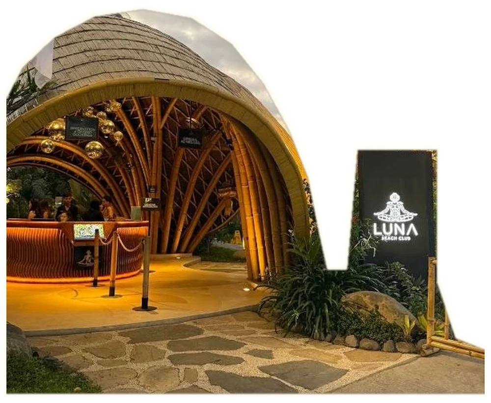 Вход в Luna Beach Club